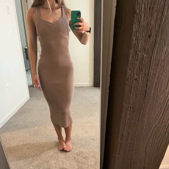 NWT knit midi dress - Picture 2 of 3
